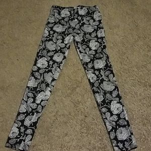 Black white flowers spandex